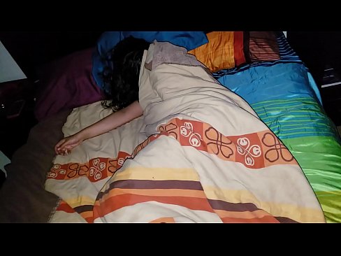 ❤️ El fillastre renya la seva jove madrastra mentre dorm. Súper sexe al ca.teatroporno.ru